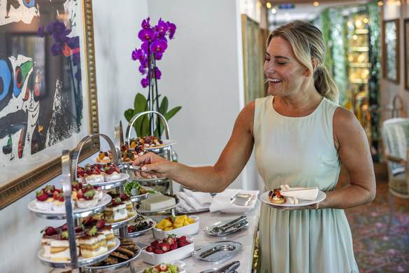 UNIWORLD Boutique River Cruises S.S. CatherineVan Gogh Lounge Lifestyle 3.jpeg